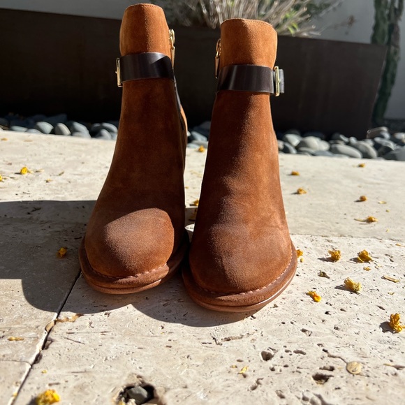 NIB Clarks zip-up booties - Picture 2 of 13